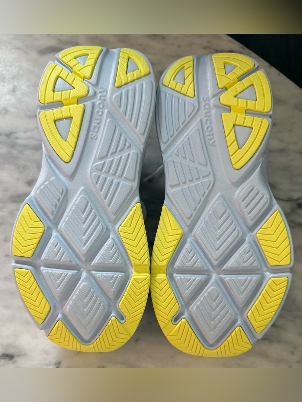 Saucony Guide 18 max cushioning trainers in white and ice melt Size 7.5 NIB - Picture 12 of 14